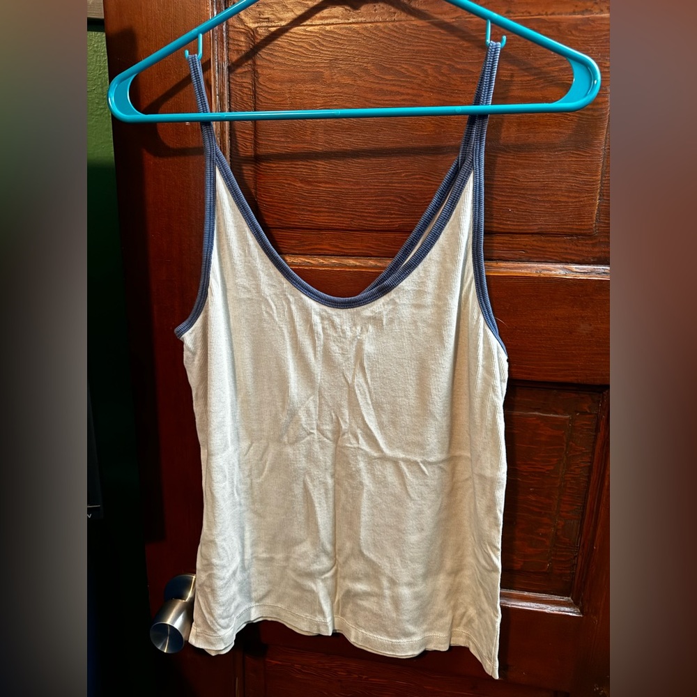 Universal Thread Tank - Picture 2 of 4